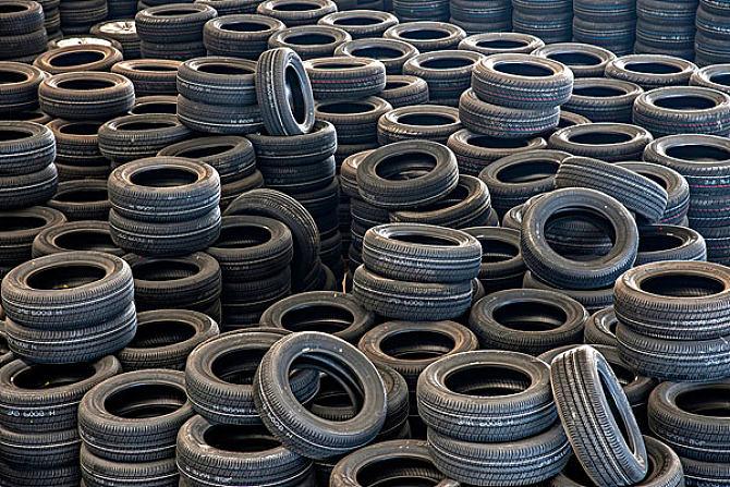重庆民生物流北京分公司汽车零部件仓库储备的汽车轮胎
